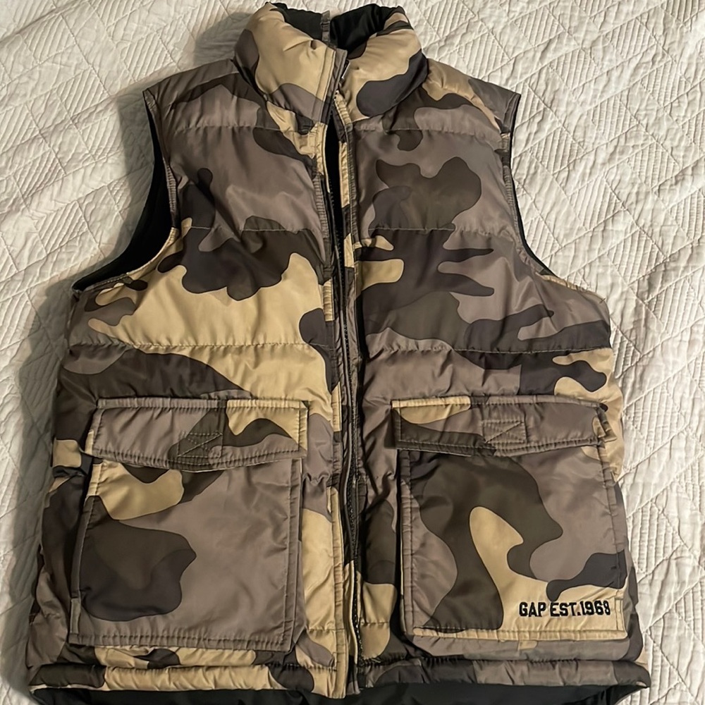 Reversible camo/black vest